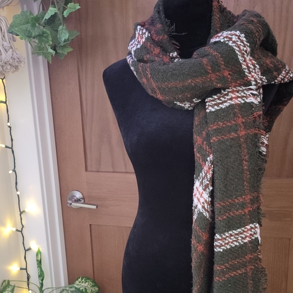 SCARF - Picture 3 of 4